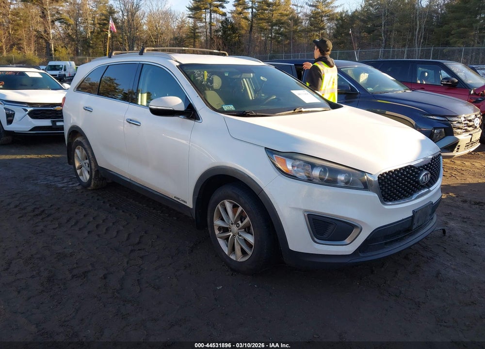2016 KIA SORENTO 3.3L LX VIN: 5XYPGDA5XGG094632