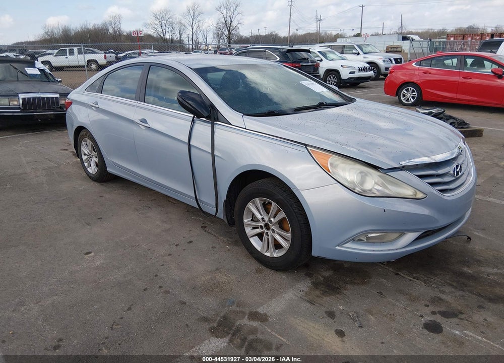 2013 HYUNDAI SONATA GLS VIN: 5NPEB4AC5DH686626