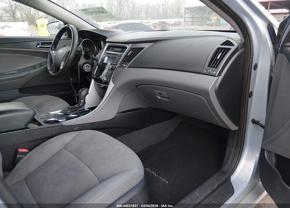 2013 HYUNDAI SONATA GLS VIN: 5NPEB4AC5DH686626