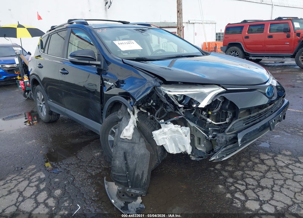 2017 TOYOTA RAV4 HYBRID XLE VIN: JTMRJREV9HD118095