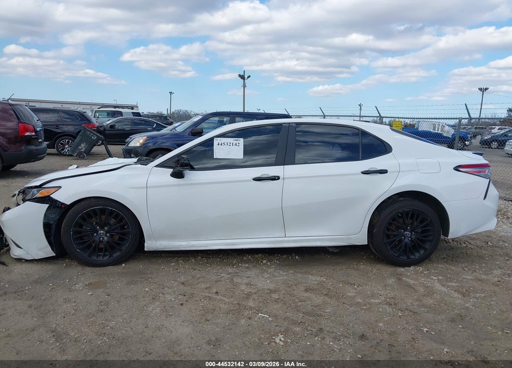 2019 TOYOTA CAMRY SE VIN: 4T1B11HK5KU256420