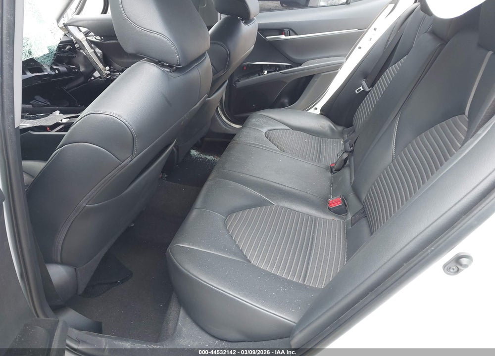 2019 TOYOTA CAMRY SE VIN: 4T1B11HK5KU256420