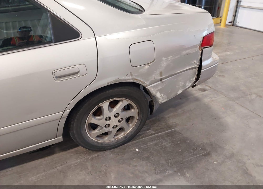 2001 TOYOTA CAMRY LE VIN: 4T1BG22K51U120302
