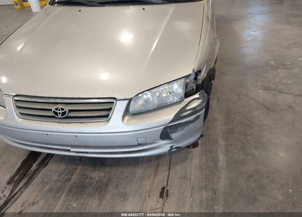 2001 TOYOTA CAMRY LE VIN: 4T1BG22K51U120302