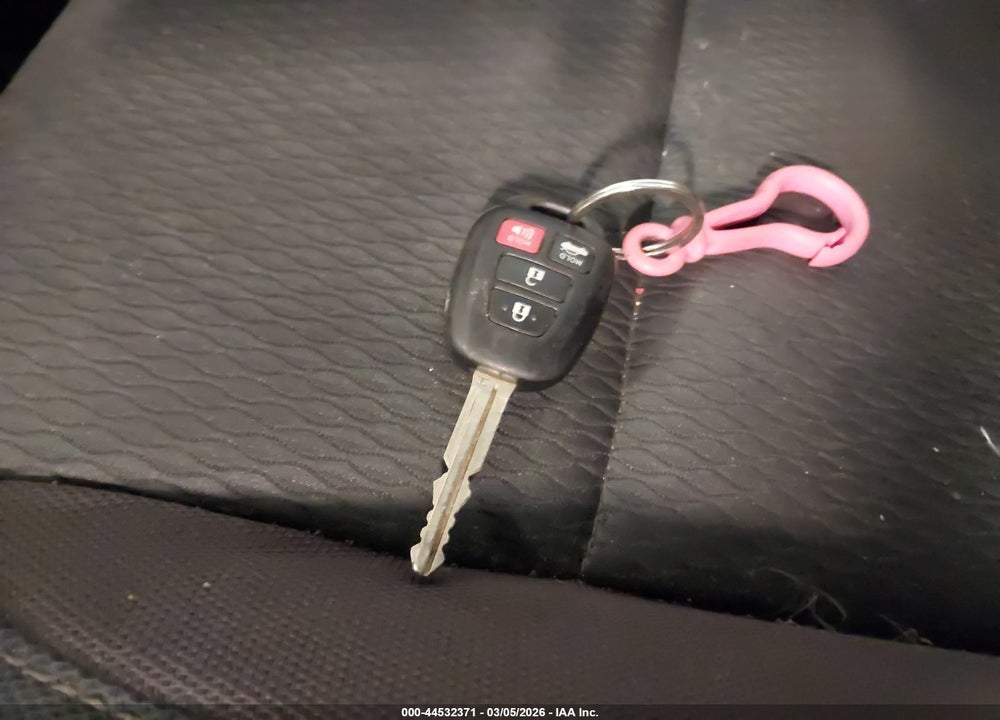 2019 TOYOTA COROLLA LE VIN: 5YFBURHE1KP897405