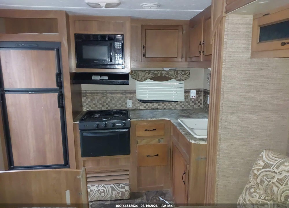 2014 FOREST RIVER COACHMEN CATALINA 253RKS TRAVEL TRAILER VIN: 5ZT2CAPB5EA017132