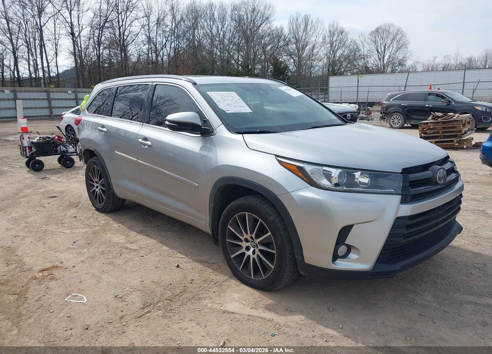 2017 TOYOTA HIGHLANDER SE VIN: 5TDJZRFH8HS461581