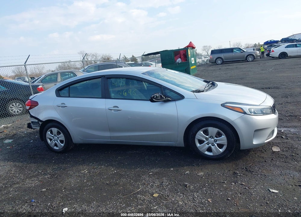 2018 KIA FORTE LX VIN: 3KPFK4A72JE178461