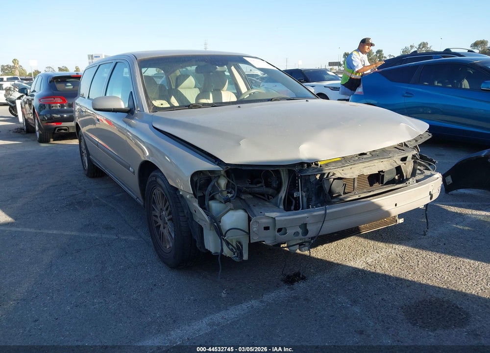 2004 VOLVO V70 2.4 VIN: YV1SW61T942411484