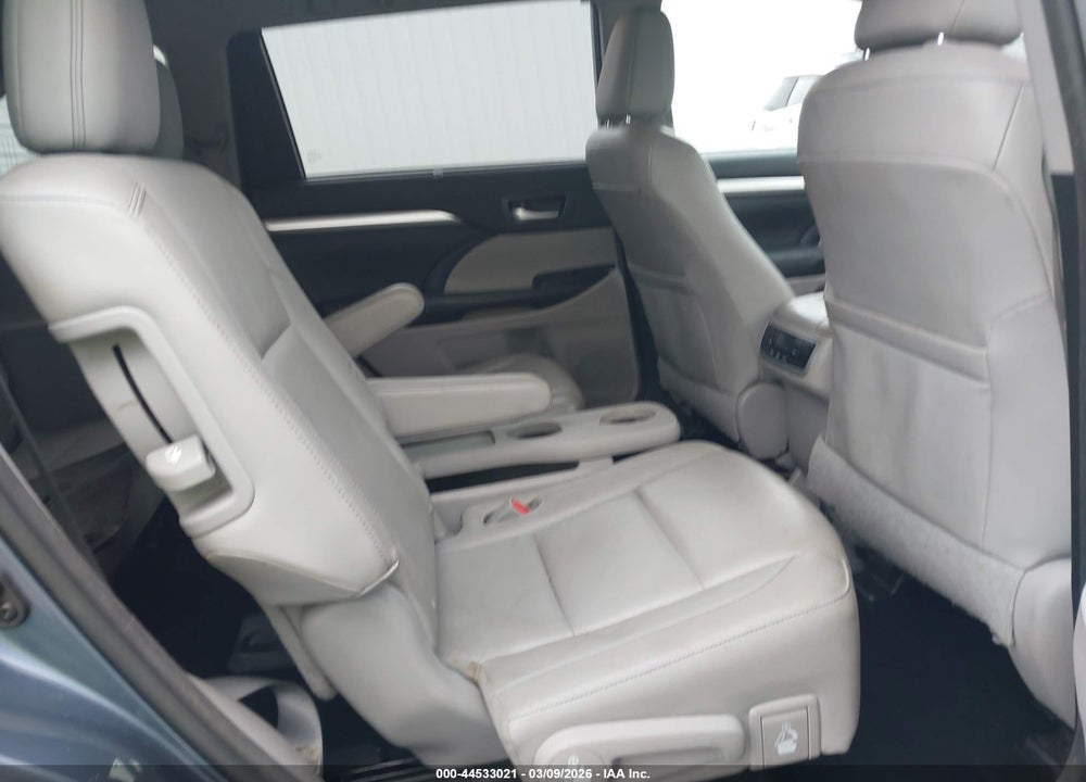 2014 TOYOTA HIGHLANDER XLE V6 VIN: 5TDKKRFH4ES014489
