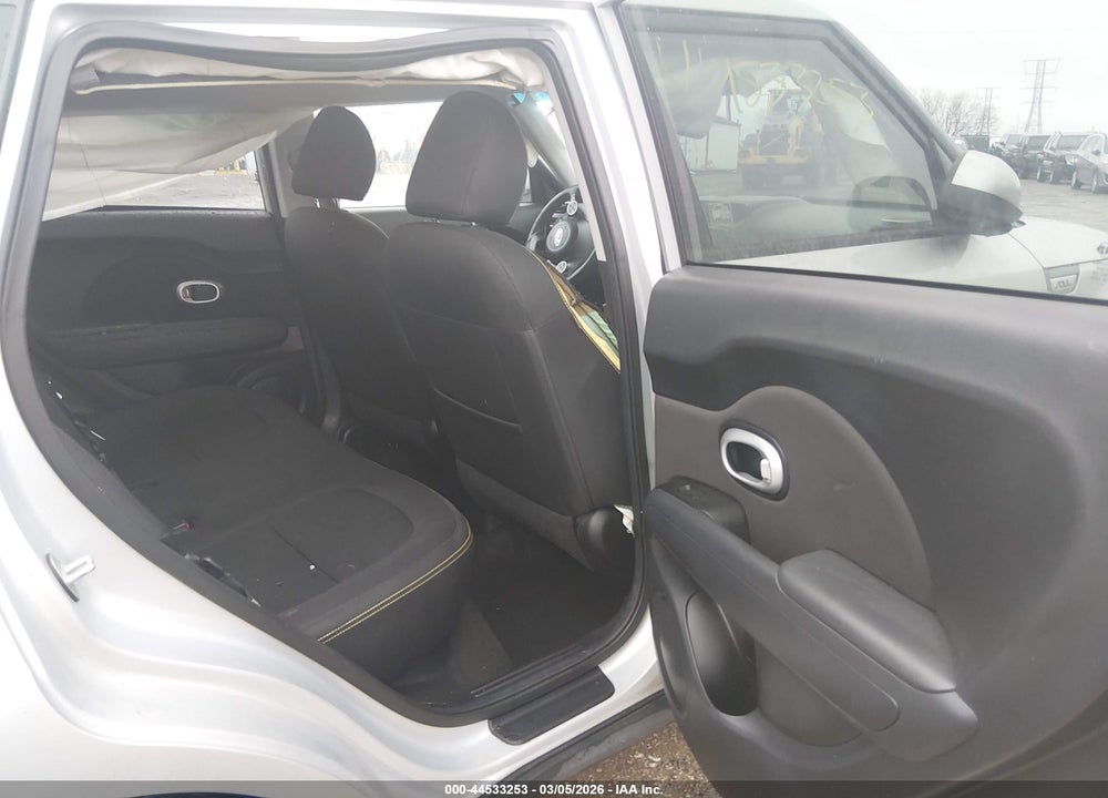 2015 KIA SOUL + VIN: KNDJP3A52F7816669
