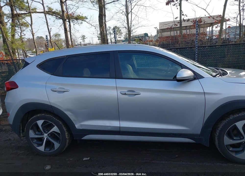 2017 HYUNDAI TUCSON SPORT VIN: KM8J33A20HU513598