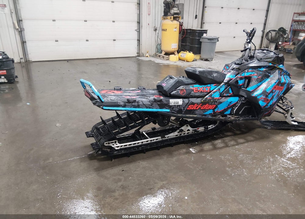 2017 SKI-DOO MXZ X 850 E TEC VIN: 2BPSCEHC3HV000207
