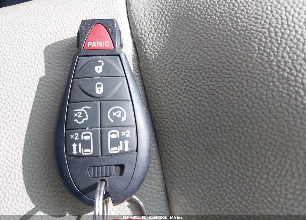 2010 CHRYSLER TOWN & COUNTRY TOURING VIN: 2A4RR5D14AR133746