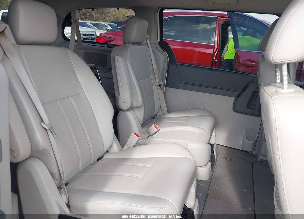 2010 CHRYSLER TOWN & COUNTRY TOURING VIN: 2A4RR5D14AR133746