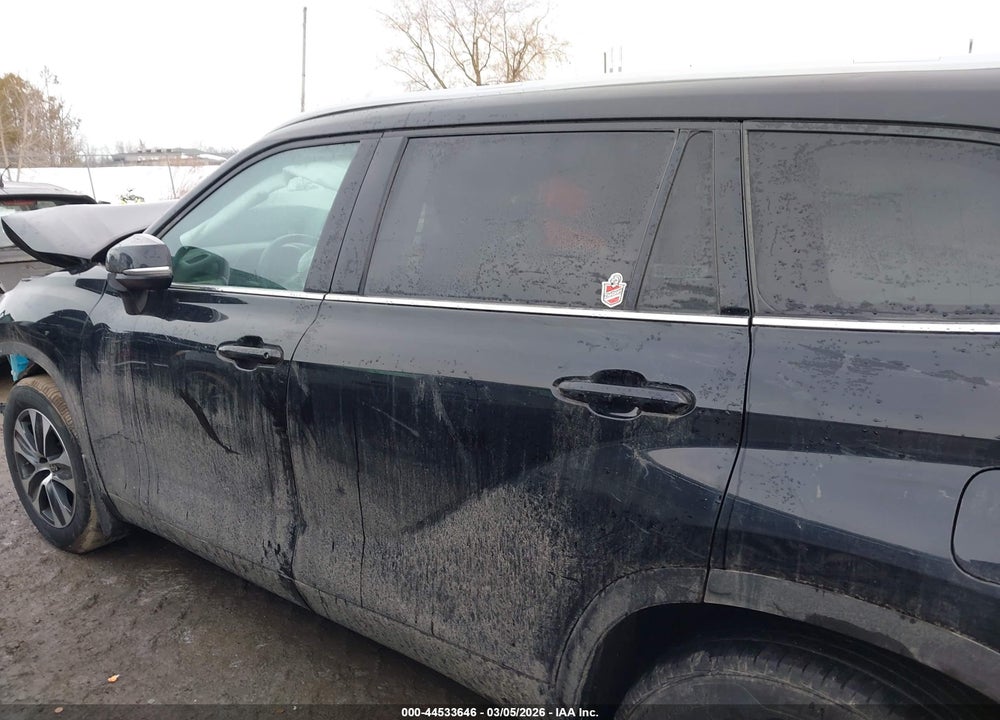 2022 TOYOTA HIGHLANDER XLE VIN: 5TDGZRBH3NS208213