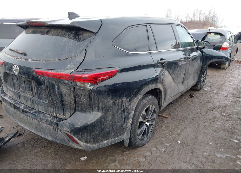 2022 TOYOTA HIGHLANDER XLE VIN: 5TDGZRBH3NS208213