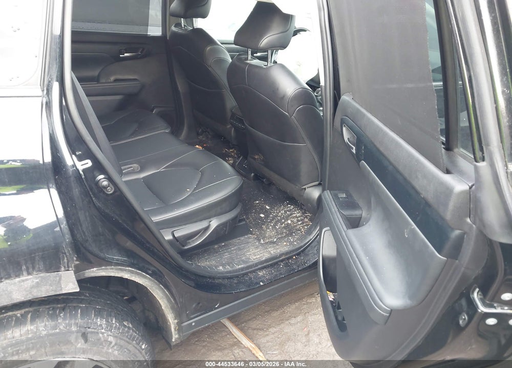 2022 TOYOTA HIGHLANDER XLE VIN: 5TDGZRBH3NS208213
