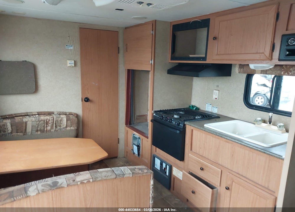 2010 LAYTON JOEY VIN: 1SE200H26AC000883