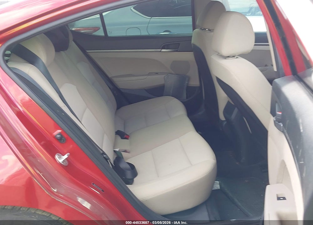 2018 HYUNDAI ELANTRA SE VIN: 5NPD74LF9JH300211