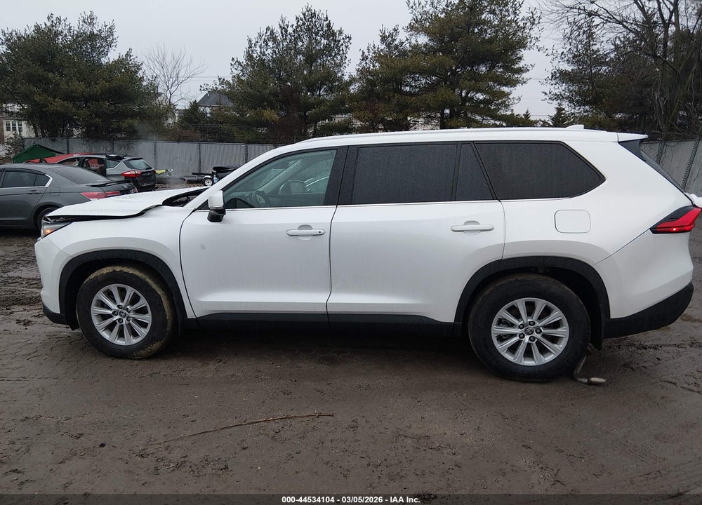 2024 TOYOTA GRAND HIGHLANDER XLE VIN: 5TDAAAB55RS040116