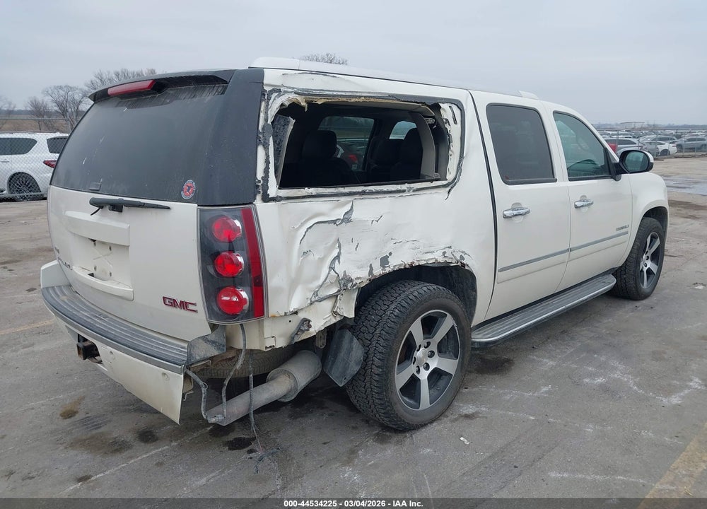 2011 GMC YUKON XL 1500 DENALI VIN: 1GKS2MEF1BR302715