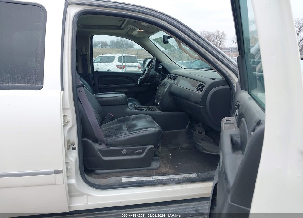 2011 GMC YUKON XL 1500 DENALI VIN: 1GKS2MEF1BR302715