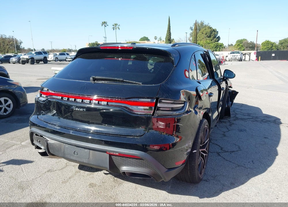 2022 PORSCHE MACAN VIN: WP1AA2A58NLB05025
