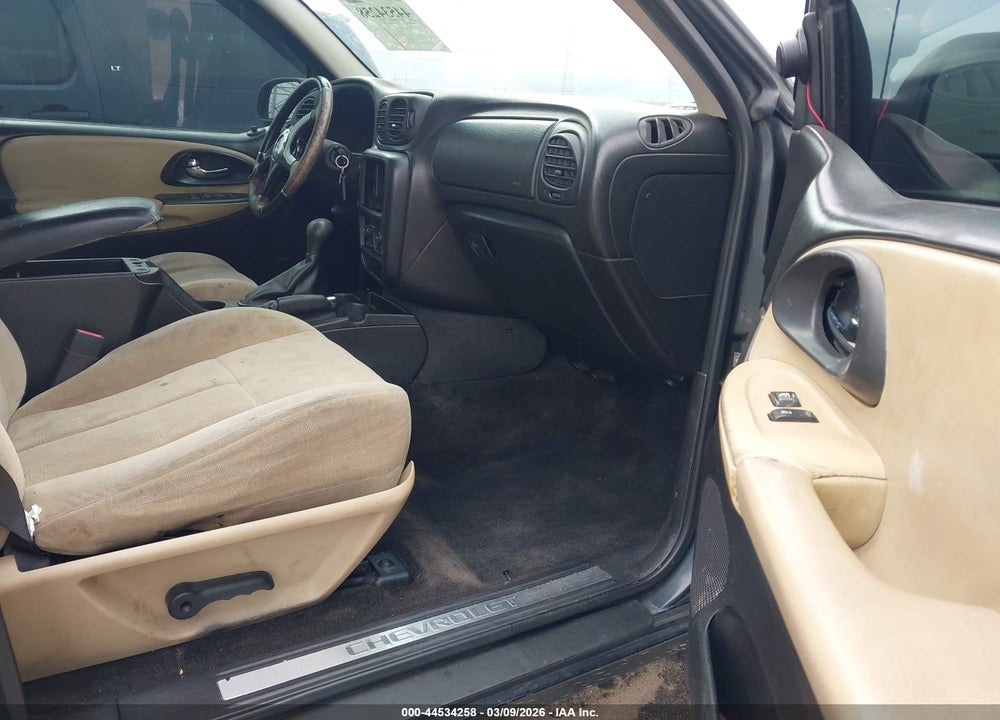 2005 CHEVROLET TRAILBLAZER LS VIN: 1GNDS13S852221444