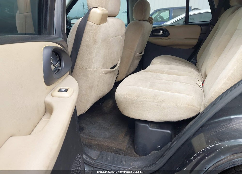 2005 CHEVROLET TRAILBLAZER LS VIN: 1GNDS13S852221444