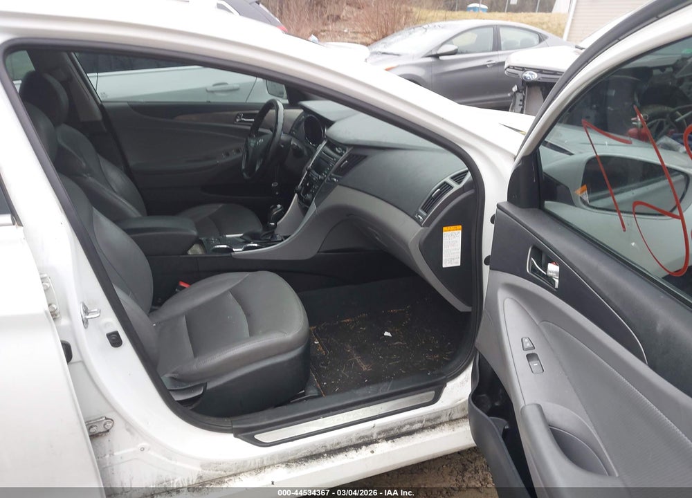 2015 HYUNDAI SONATA HYBRID LIMITED VIN: KMHEC4A41FA122306