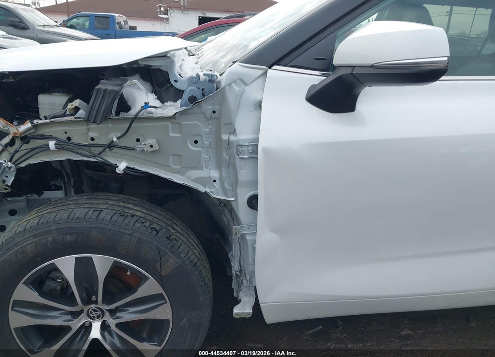 2023 TOYOTA HIGHLANDER XLE VIN: 5TDKDRBH6PS044984