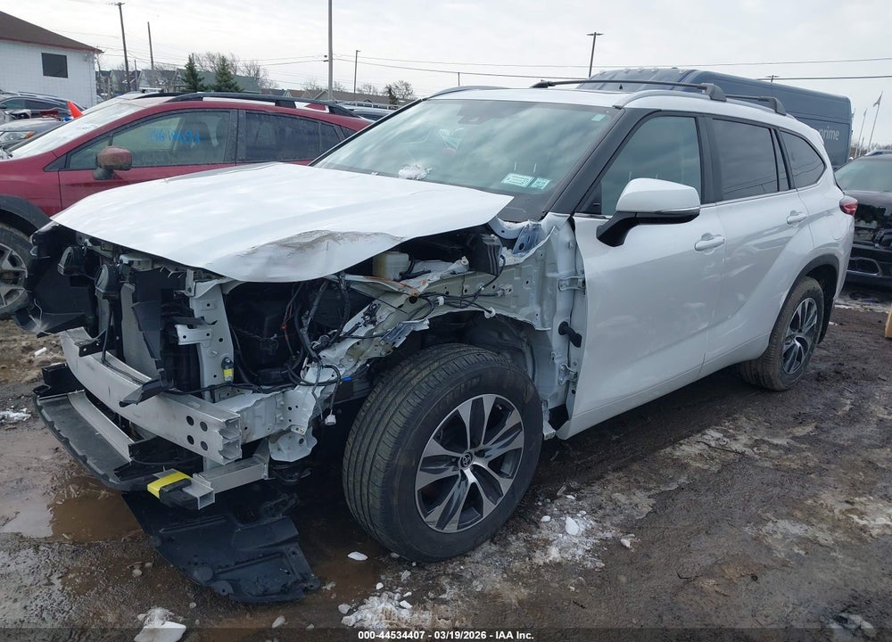 2023 TOYOTA HIGHLANDER XLE VIN: 5TDKDRBH6PS044984