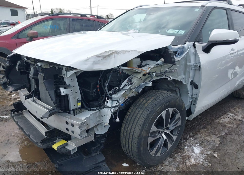 2023 TOYOTA HIGHLANDER XLE VIN: 5TDKDRBH6PS044984
