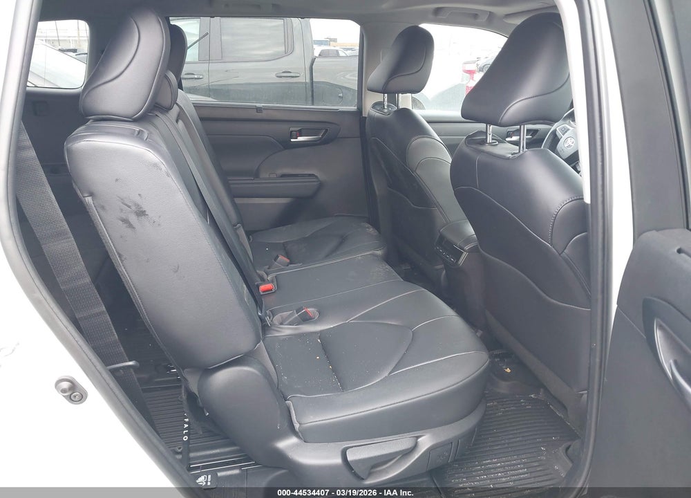 2023 TOYOTA HIGHLANDER XLE VIN: 5TDKDRBH6PS044984