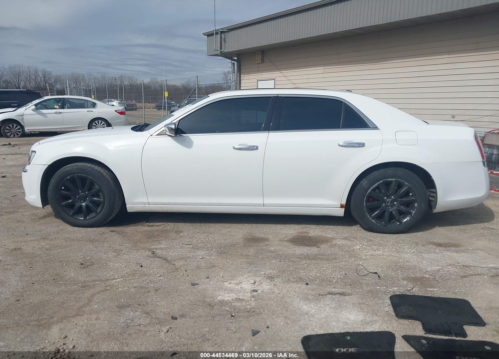 2011 CHRYSLER 300C VIN: 2C3CA6CT2BH580390