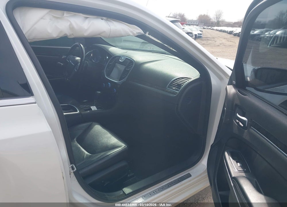 2011 CHRYSLER 300C VIN: 2C3CA6CT2BH580390
