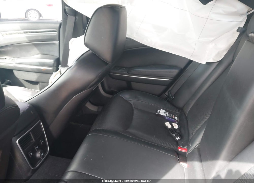 2011 CHRYSLER 300C VIN: 2C3CA6CT2BH580390
