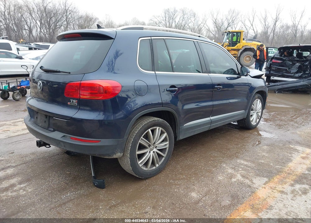 2016 VOLKSWAGEN TIGUAN SE VIN: WVGBV7AX9GW577272