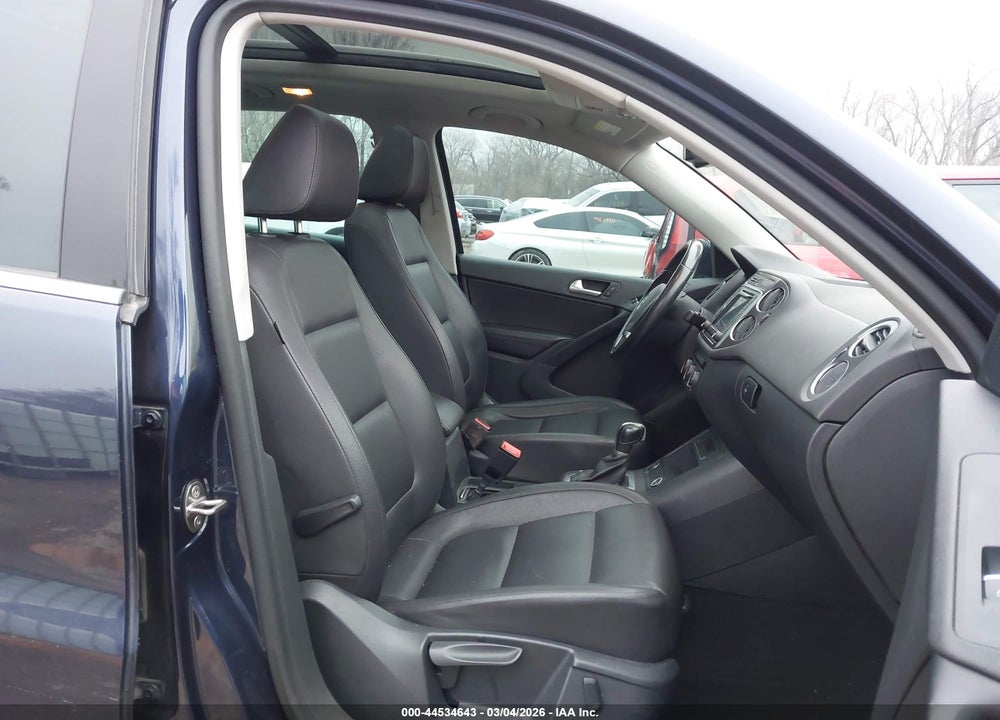 2016 VOLKSWAGEN TIGUAN SE VIN: WVGBV7AX9GW577272