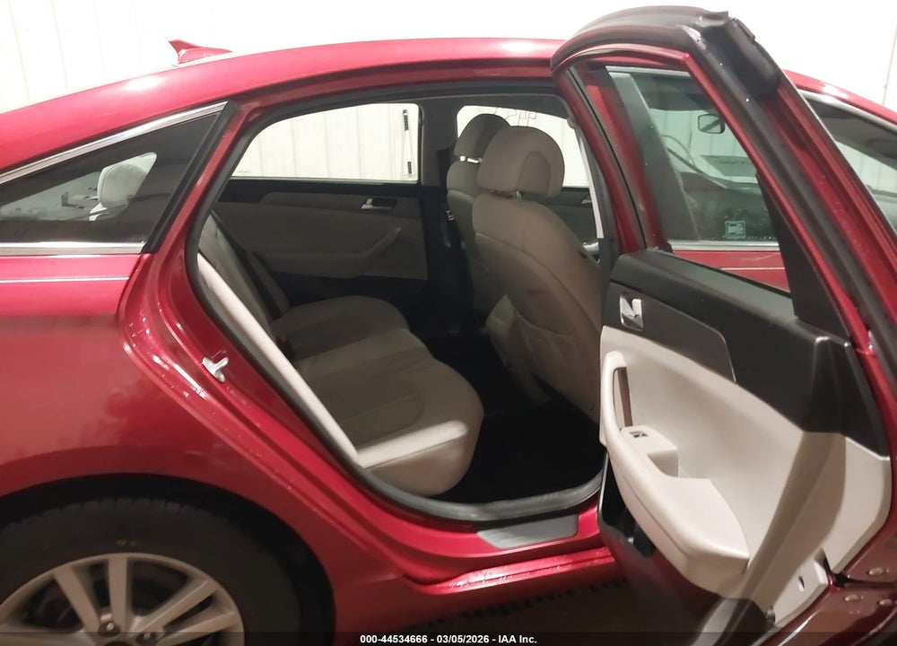 2015 HYUNDAI SONATA SE VIN: 5NPE24AF4FH183621