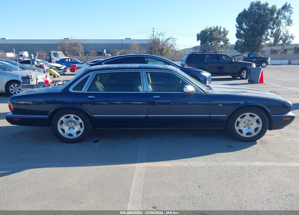 2001 JAGUAR XJ8 VANDEN PLAS VIN: SAJDA24CX1LF32147