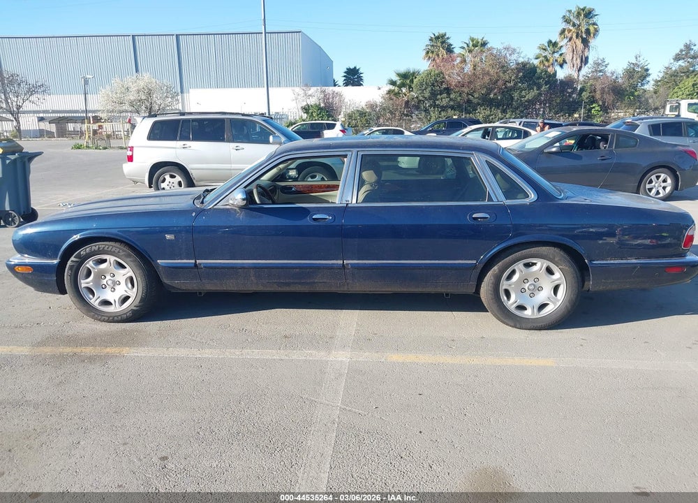 2001 JAGUAR XJ8 VANDEN PLAS VIN: SAJDA24CX1LF32147