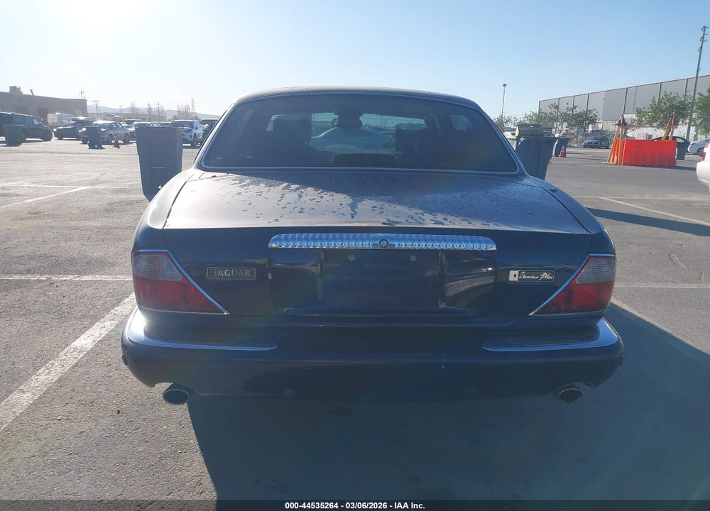 2001 JAGUAR XJ8 VANDEN PLAS VIN: SAJDA24CX1LF32147