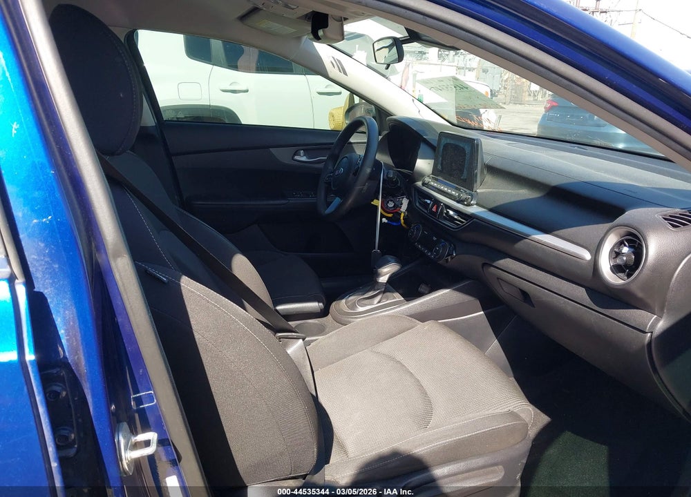 2019 KIA FORTE LXS VIN: 3KPF24AD7KE096538