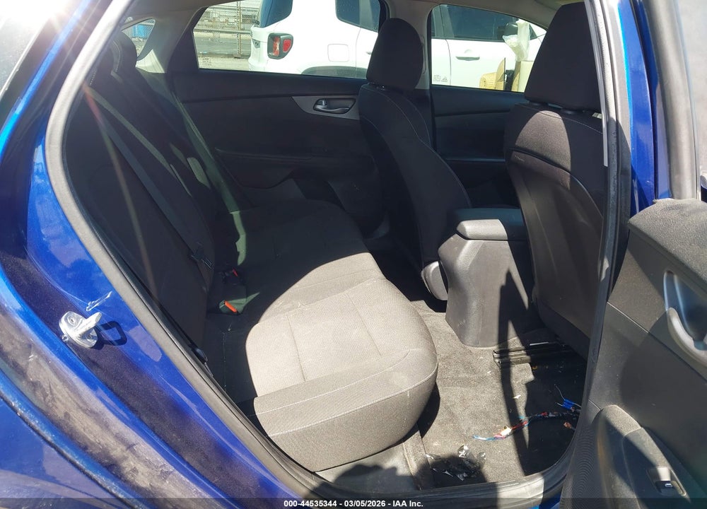 2019 KIA FORTE LXS VIN: 3KPF24AD7KE096538