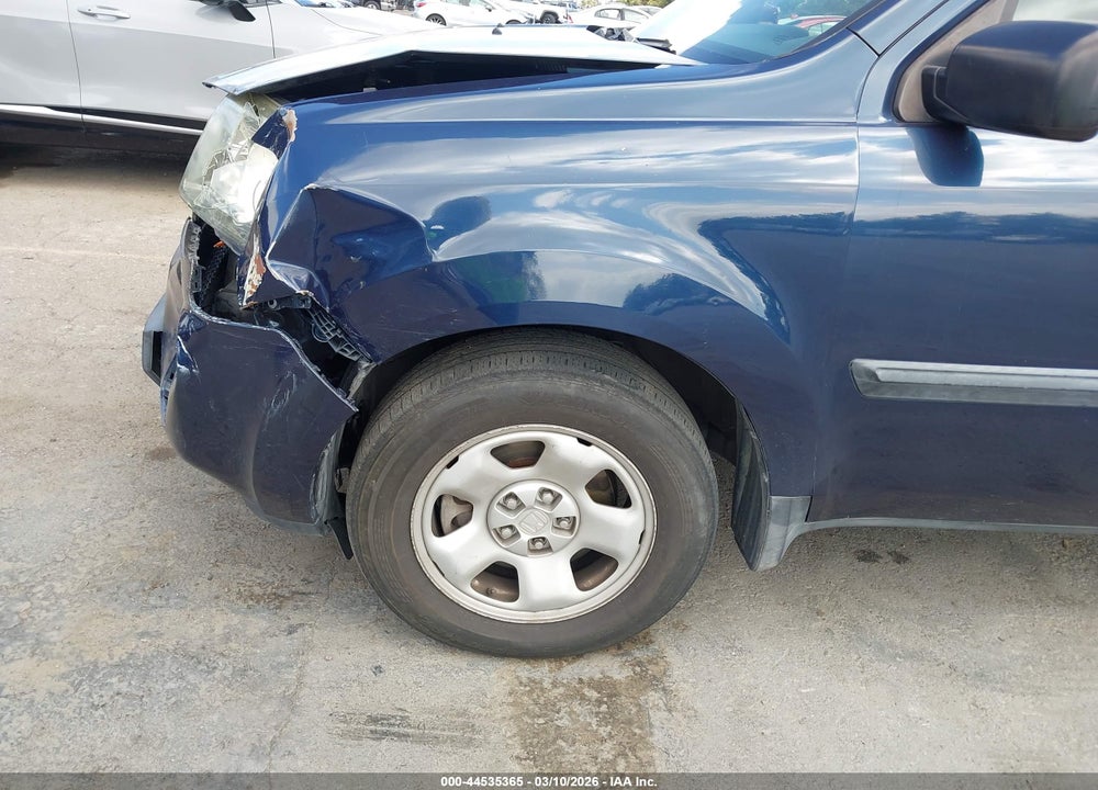 2011 HONDA PILOT LX VIN: 5FNYF4H23BB025638