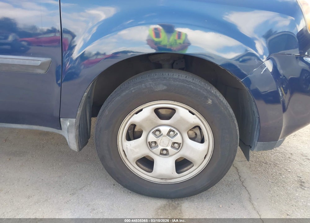 2011 HONDA PILOT LX VIN: 5FNYF4H23BB025638