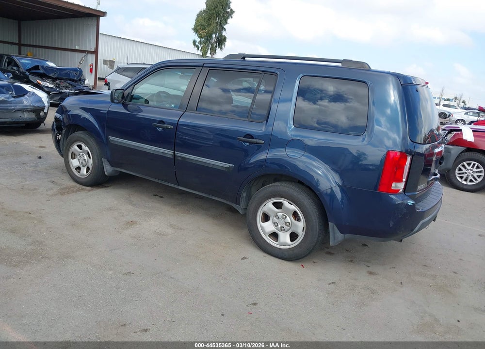 2011 HONDA PILOT LX VIN: 5FNYF4H23BB025638