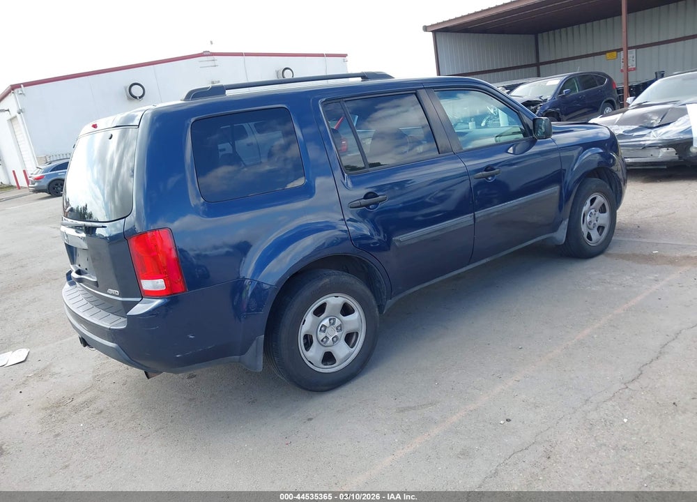 2011 HONDA PILOT LX VIN: 5FNYF4H23BB025638